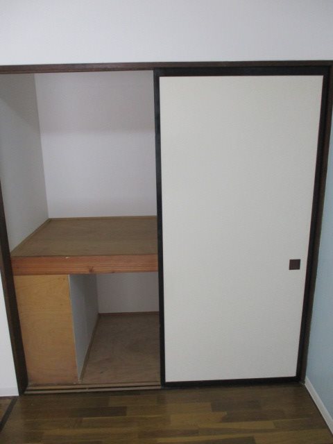 収納　二段に分かれた収納スペースです♪