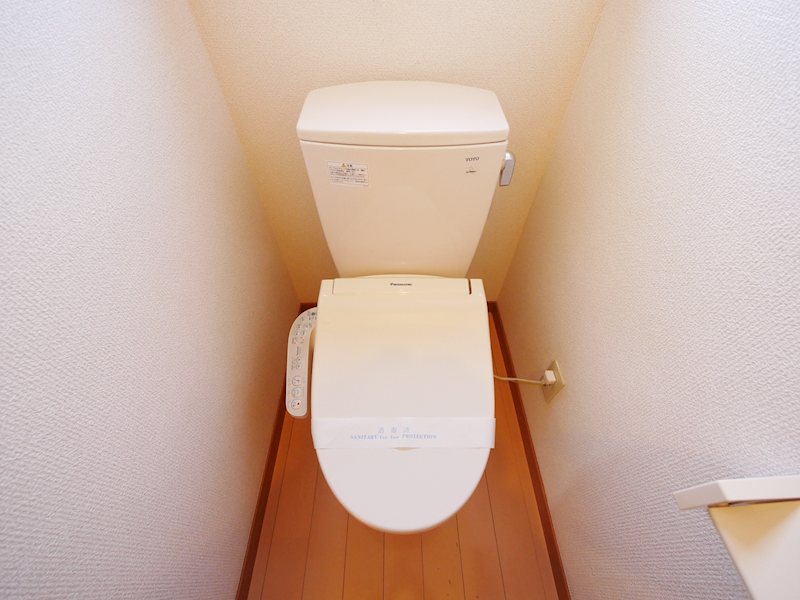 トイレ　ウォシュレットは残置物となります。