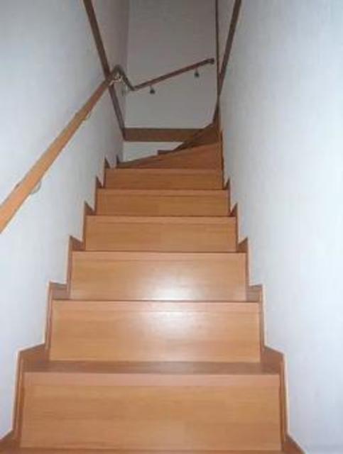 玄関　写真は２階のものです