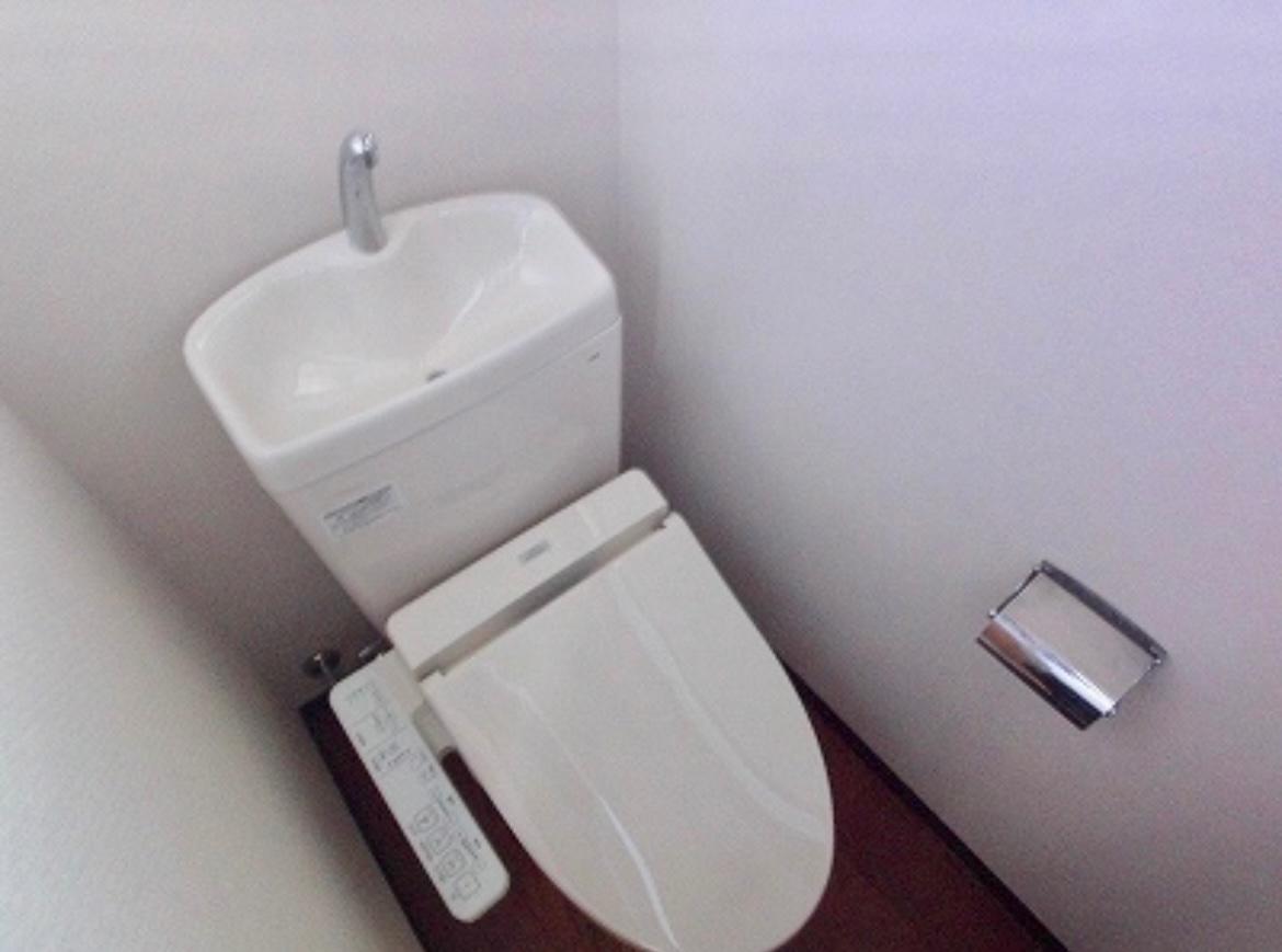 トイレ　温水洗浄便座付き