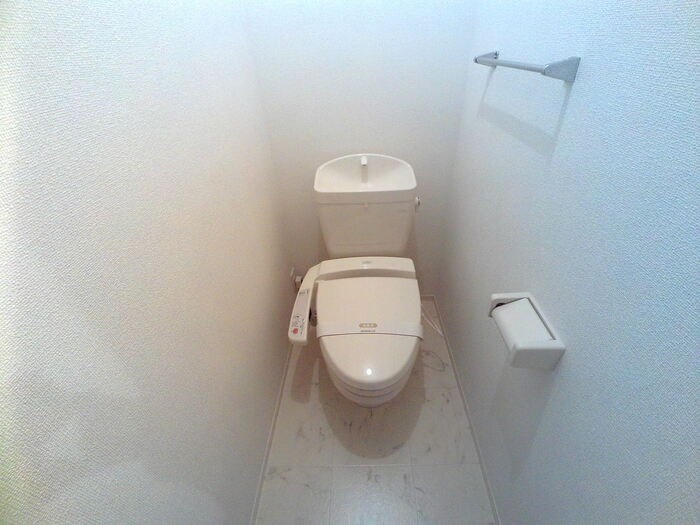 トイレ　あると嬉しい温水洗浄便座付き♪