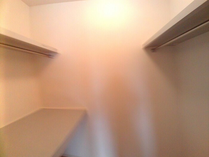 収納　衣類はもちろんたっぷり収納可能なウォークインクローゼット