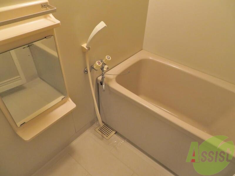 バス・シャワールーム　ゆったりとしたバスタブで、バスタイムを満喫できそうです