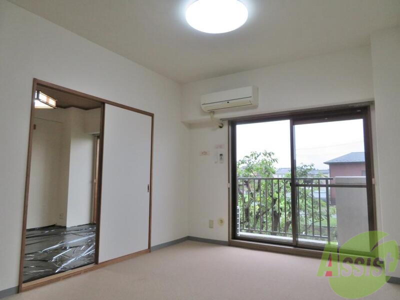 居室・リビング　日当たりのいいリビングダイニングで新生活が楽しみですね