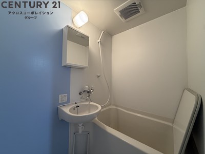 バス・シャワールーム　シンプルなユニットタイプの浴室です