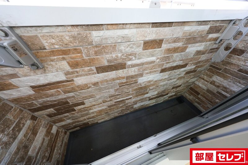 バルコニー　この広さでも意外と干せます。