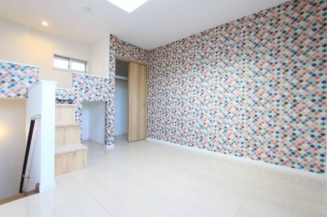 居室・リビング　明るい居室内。