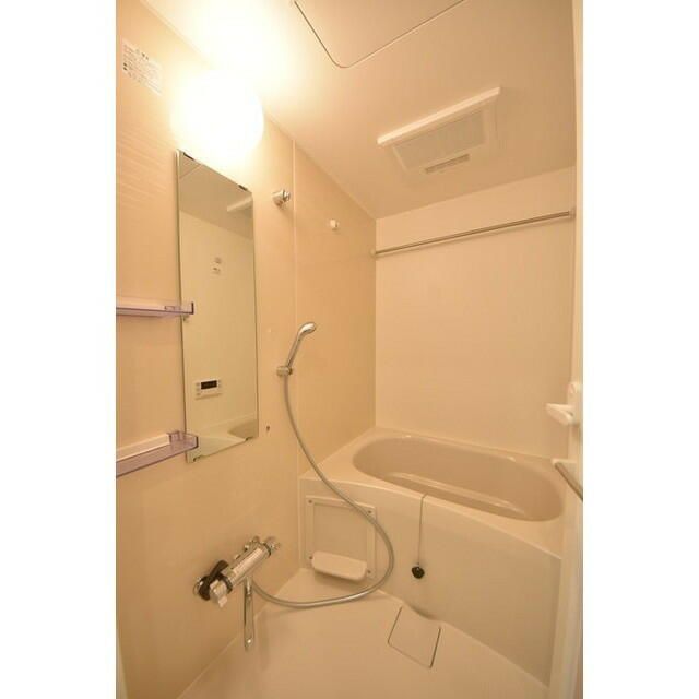 バス・シャワールーム　コンパクトで使いやすいお風呂です