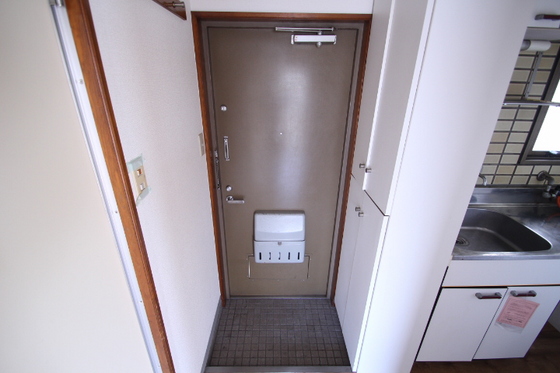 玄関　※別号室の写真です