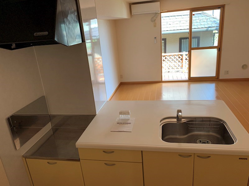 キッチン　キッチンからリビングが見渡せて小さいお子様がいても安心。