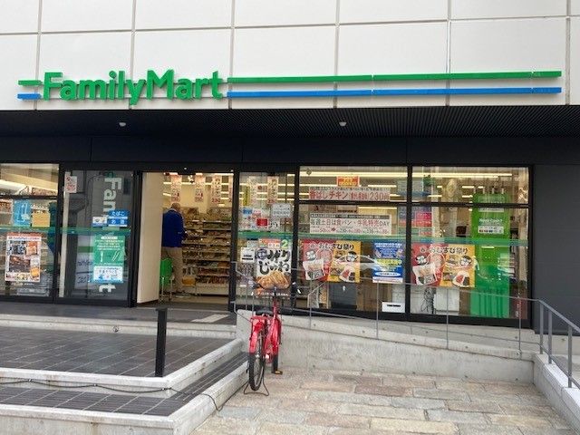 コンビニ　ファミリーマート烏丸五条店（コンビニ）まで120m