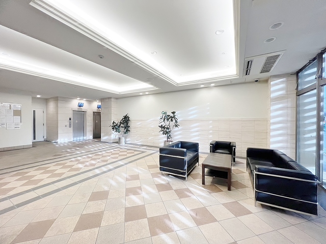 ロビー　ロビー・防犯カメラ付きエレベーター２基