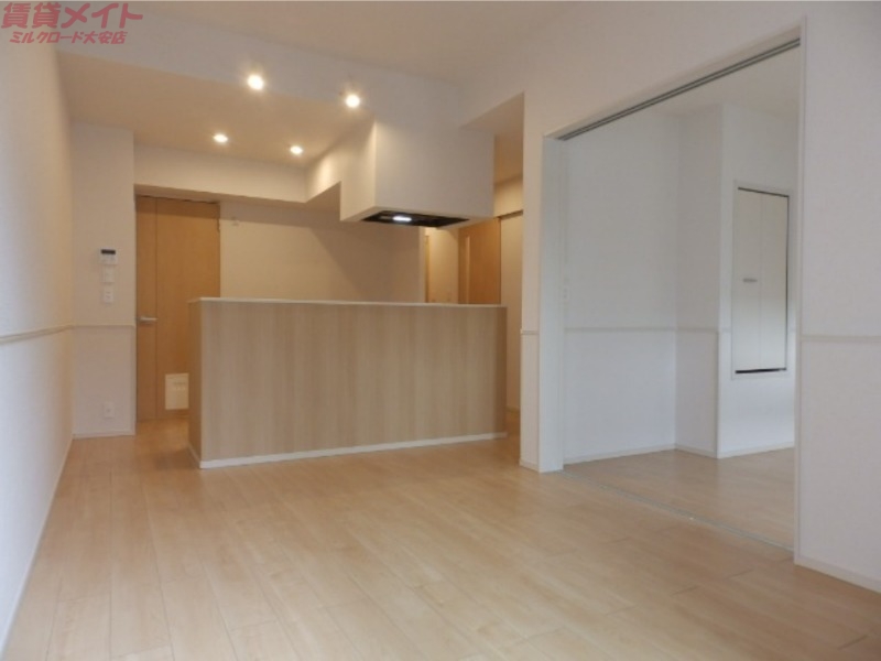 居室・リビング　同物件別室画像