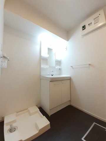 洗面設備　スペースが確保できる洗面所です