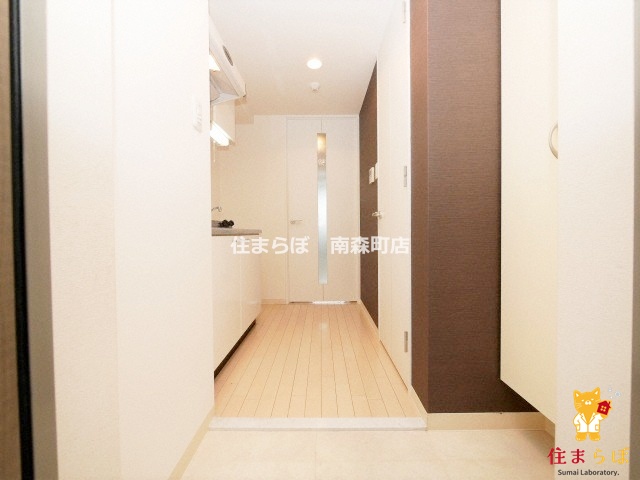 玄関　「気になったら、LINEで気軽に相談できますよ。」