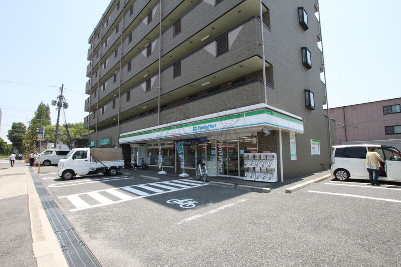 コンビニ　ファミリーマートMYS杉本町店（コンビニ）まで33m