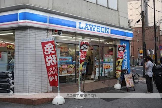 コンビニ　ファミリーマート台東松が谷店（コンビニ）まで388m