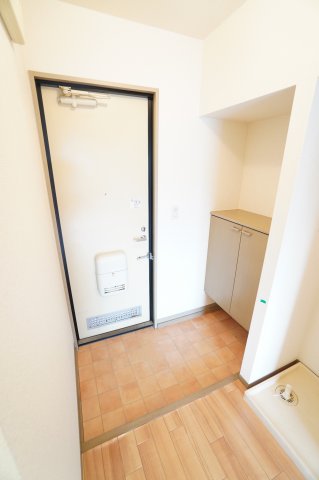 玄関　※同物件・同タイプの写真です。