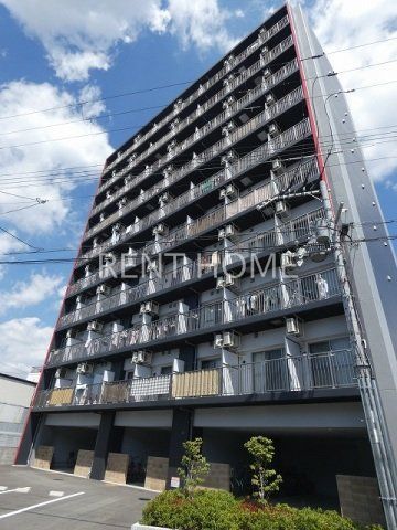 建物外観　鉄筋コンクリート造１０階建てです
