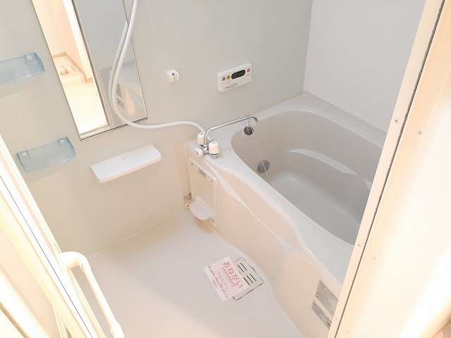 バス・シャワールーム　浴室乾燥・追い炊き機能付き☆