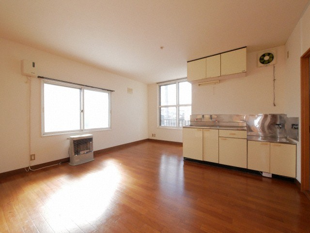 居室・リビング　こちらの居間で趣味の時間をお楽しみください