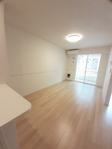 居室・リビング　こちらのリビングで趣味の時間をお楽しみください