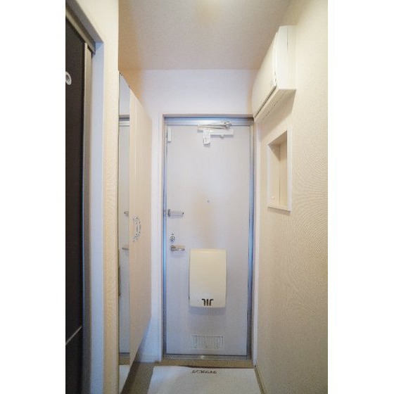 玄関　※同仕様、別の部屋の写真です