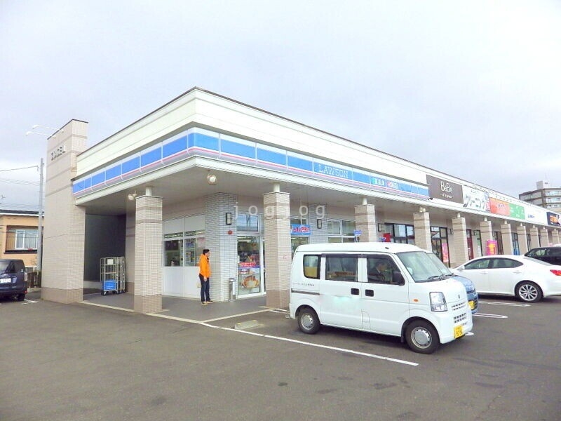 コンビニ　ローソン札幌美しが丘三条店（コンビニ）まで379m