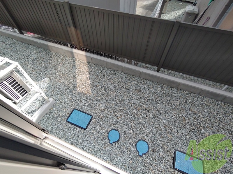 バルコニー　窓からは大きな空が良く見える気持ちのいい景色が見えます。