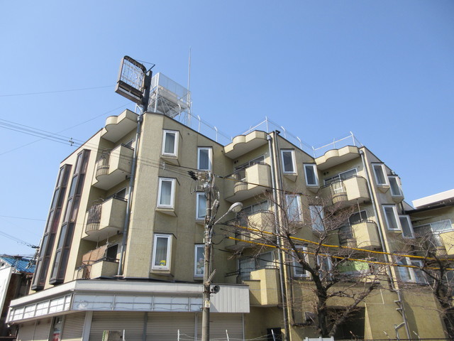 建物外観　きれいなタイル張りのマンションです