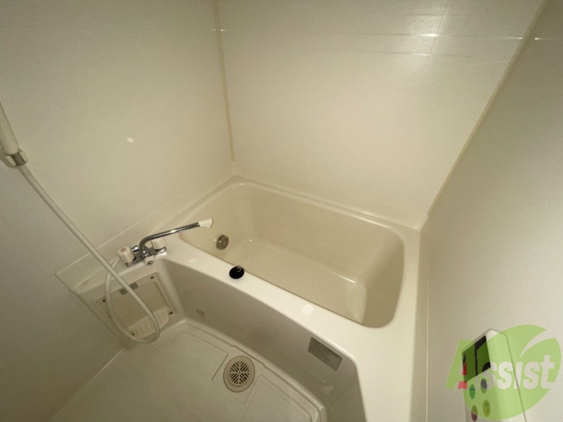 バス・シャワールーム　清潔感のある浴室ですね。機能性も使い勝手も良さそうです。