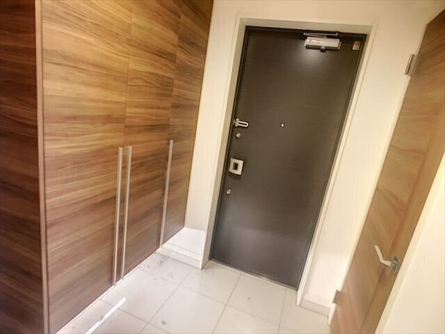 玄関　アメックス博多県庁前