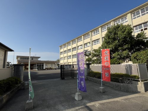 中学校　八代市立第二中学校（中学校）まで781m