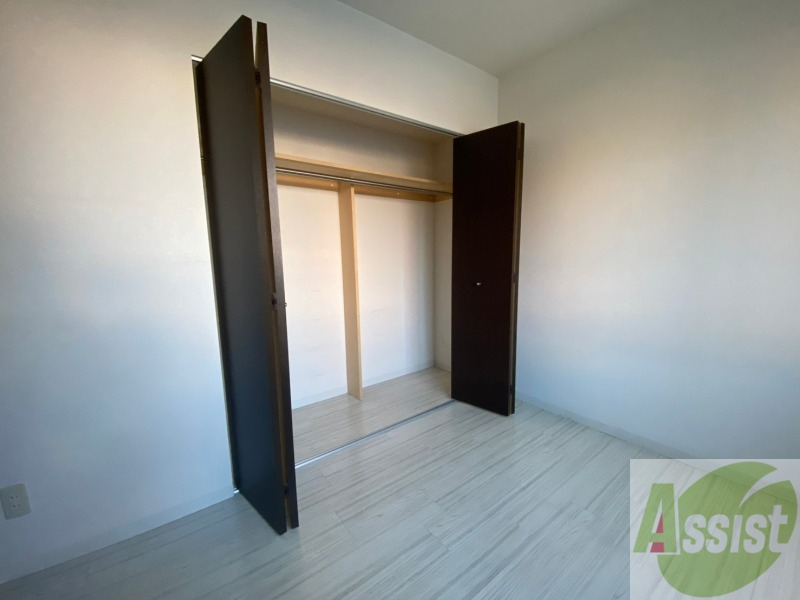 収納　クローゼットは奥行きもあり、荷物が多い方でも安心です。