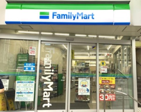 コンビニ　ファミリーマート 白山五丁目店（コンビニ）まで776m