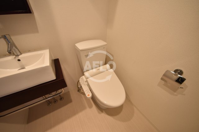 トイレ　グランパーク大阪WEST　温水洗浄便座