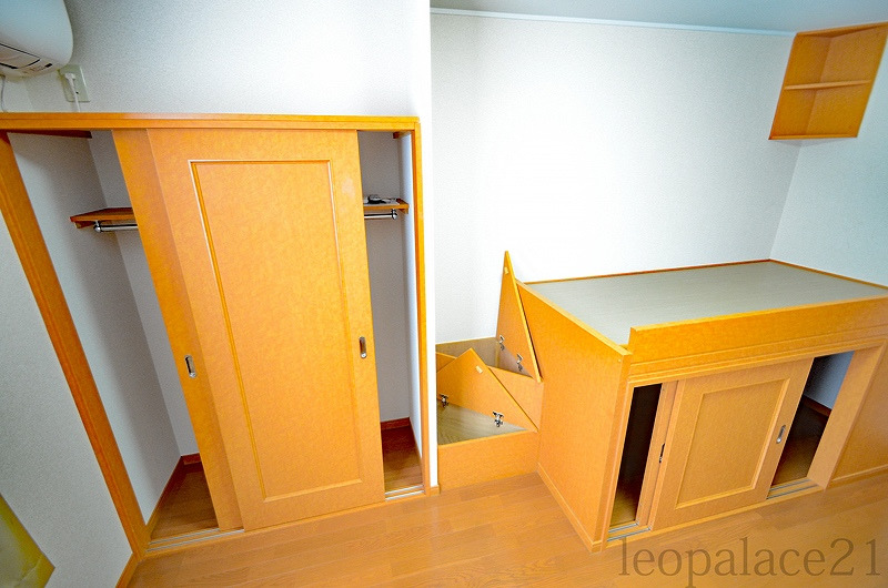 収納　造り付ベットタイプのお部屋です。