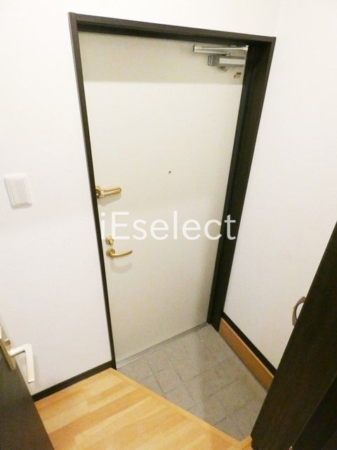 玄関　トールタイプのシューズボックスが付いた玄関