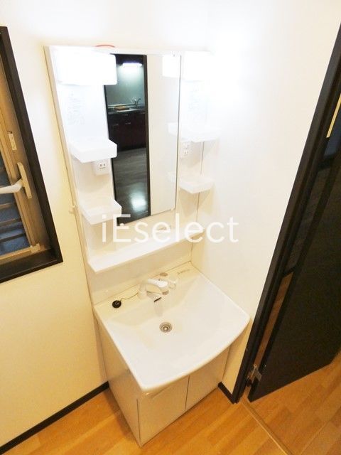 洗面設備　朝の身支度に便利な独立洗面台