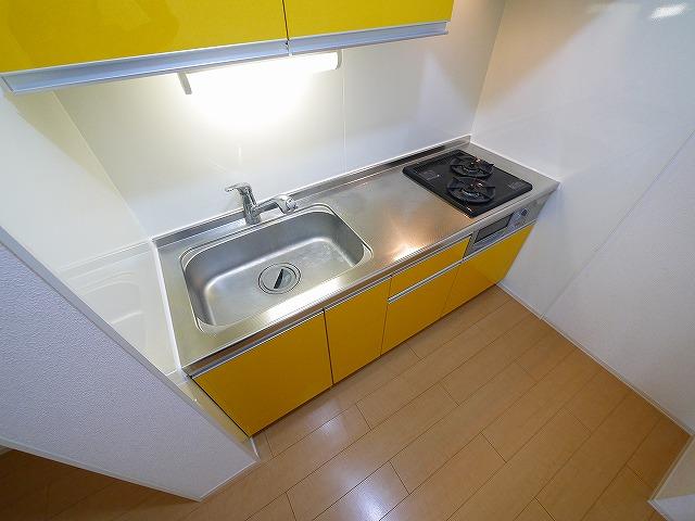 キッチン　コンパクトなキッチンで掃除もラクラク