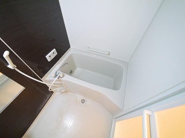 バス・シャワールーム　落ち着いた空間のお風呂です