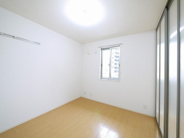 その他部屋・スペース　落ち着いて過ごせるお部屋なので、寝室にいかがでしょうか