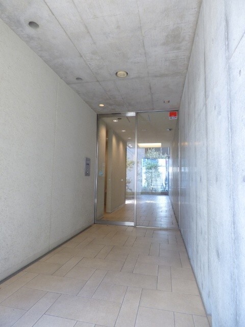 エントランス　オートロックあり安心♪