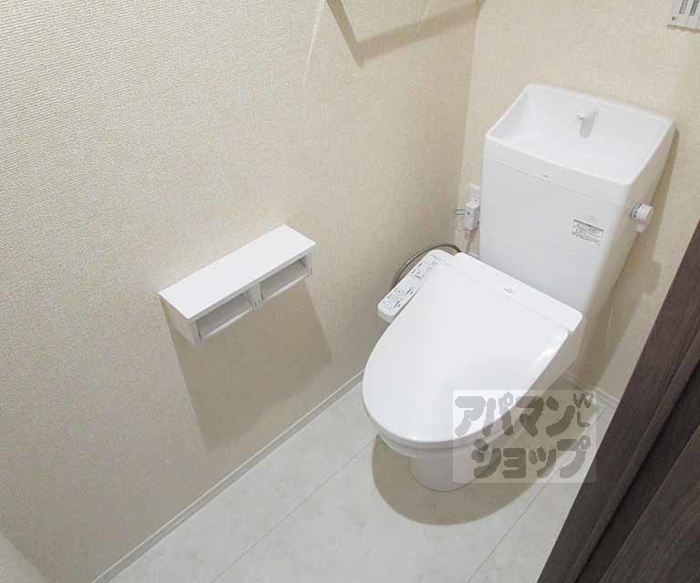 トイレ　３０２号室の写真です。