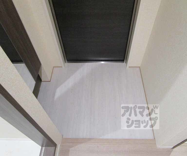 玄関　３０２号室の写真です。