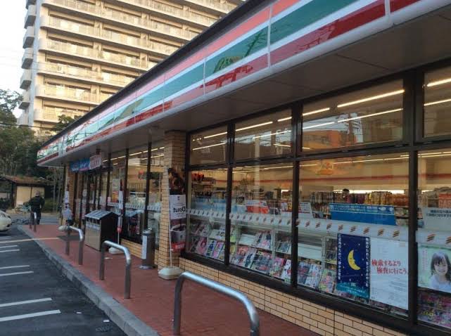 コンビニ　セブンイレブン 大阪東中浜8丁目店（コンビニ）まで287m