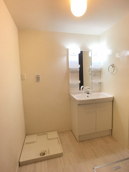 洗面設備　洗面台と洗濯機置き場