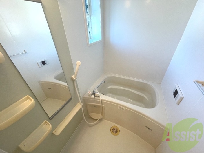 バス・シャワールーム　追い焚き機能付きですのでいつでも温かいお風呂に入れます。