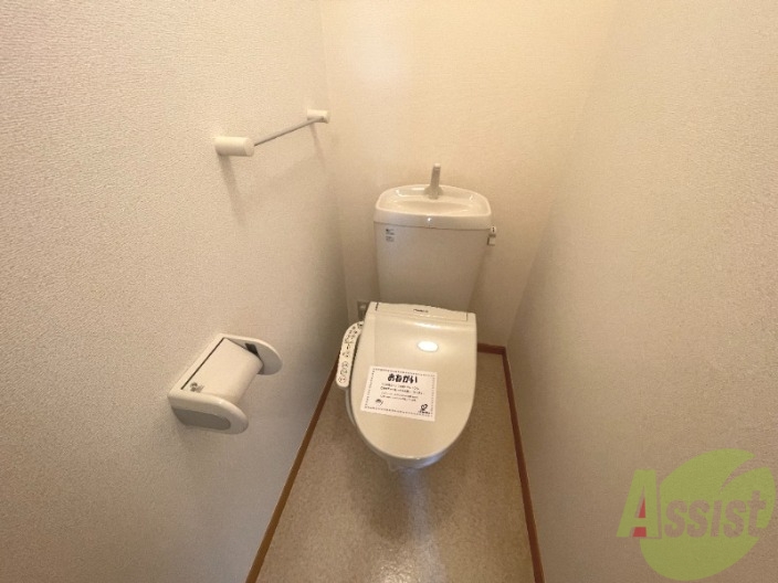 トイレ　ウォシュレットが付いているキレイなお手洗いです。