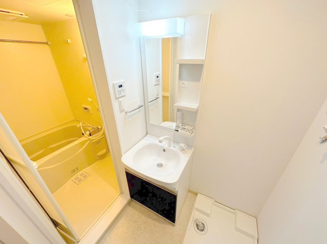 洗面設備　独立洗面台あり、毎朝おしゃれに忙しい女性の方におすすめです